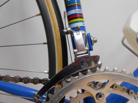 Makellos:  Campagnolo C-Record Werfer und Kettenräder.