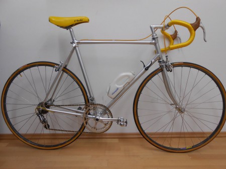 Leichtbau Mitte der 80er mit avantgardistischer Campagnolo-Flasche : ALAN, in Muffen verklebte Alurohre made in Italy